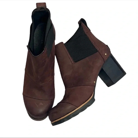 Sorel Shoes - Sorel Women's Addington Chelsea Boot Tobacco Black 
Size 8